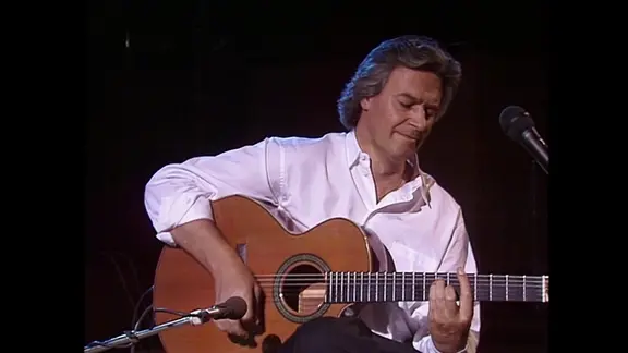 John McLaughlin spielt ein Konzert beim NDR.