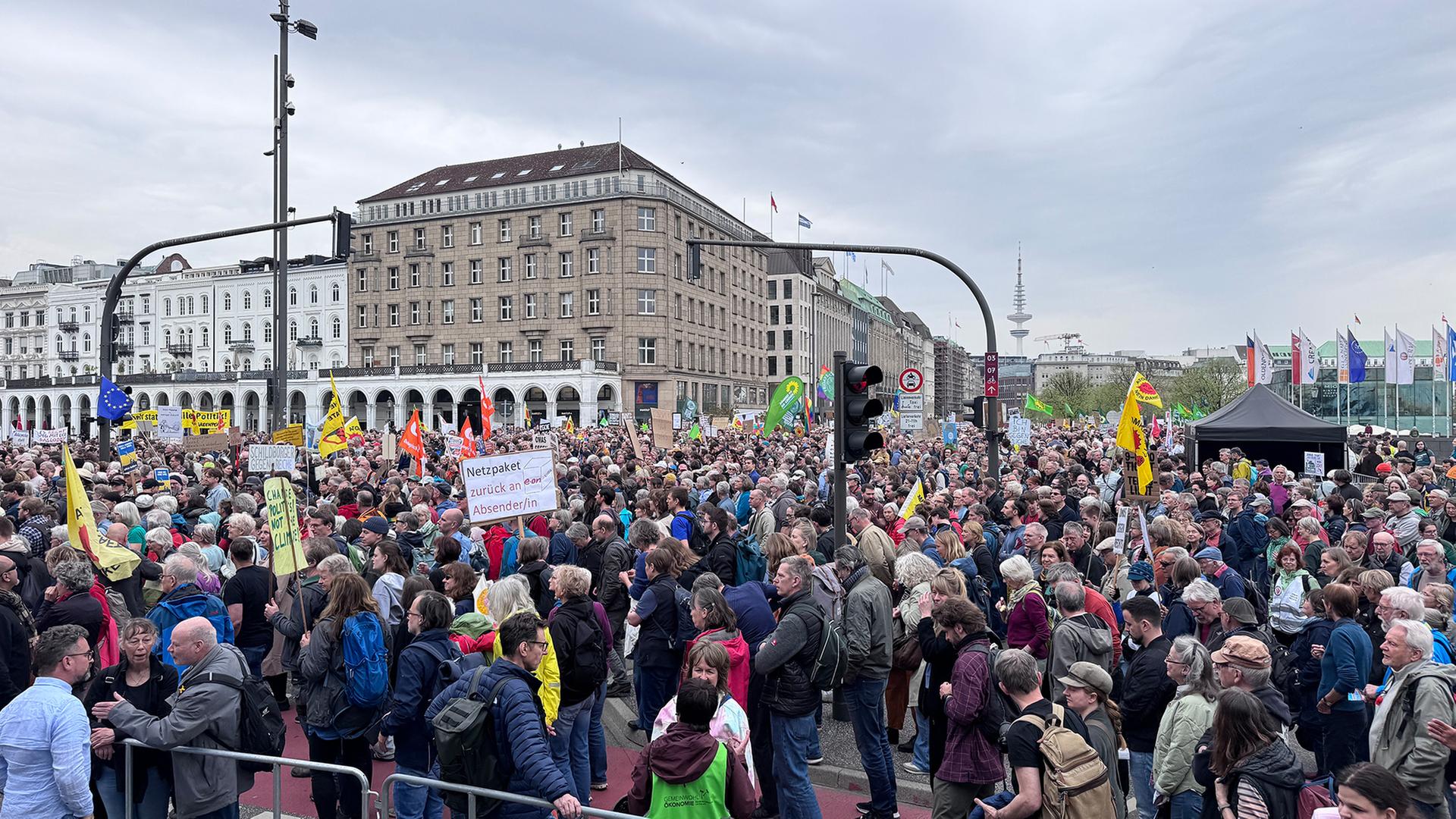 Tausende demonstrieren in Hamburg für die Energiewende