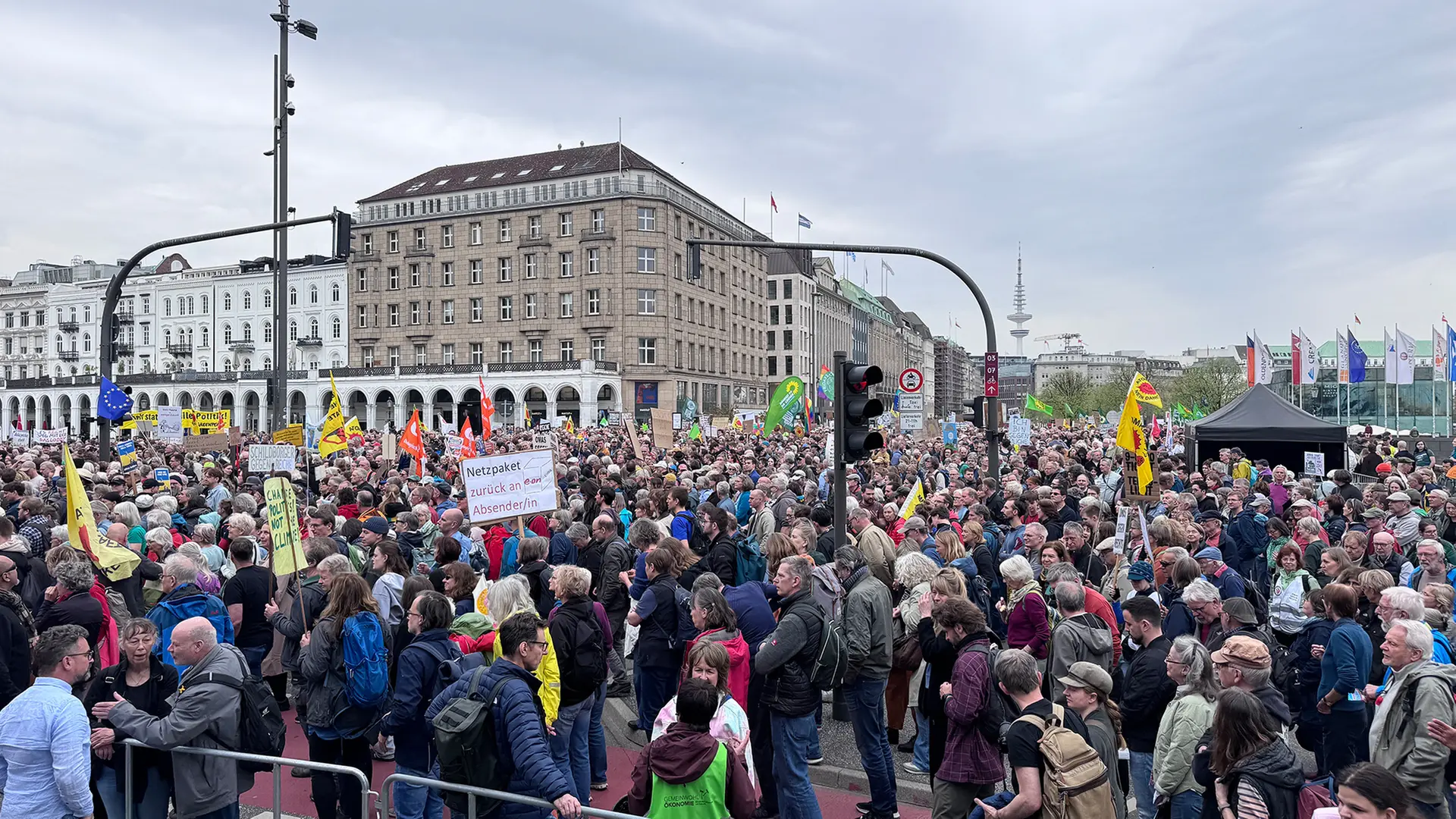 Tausende demonstrieren in Hamburg für die Energiewende