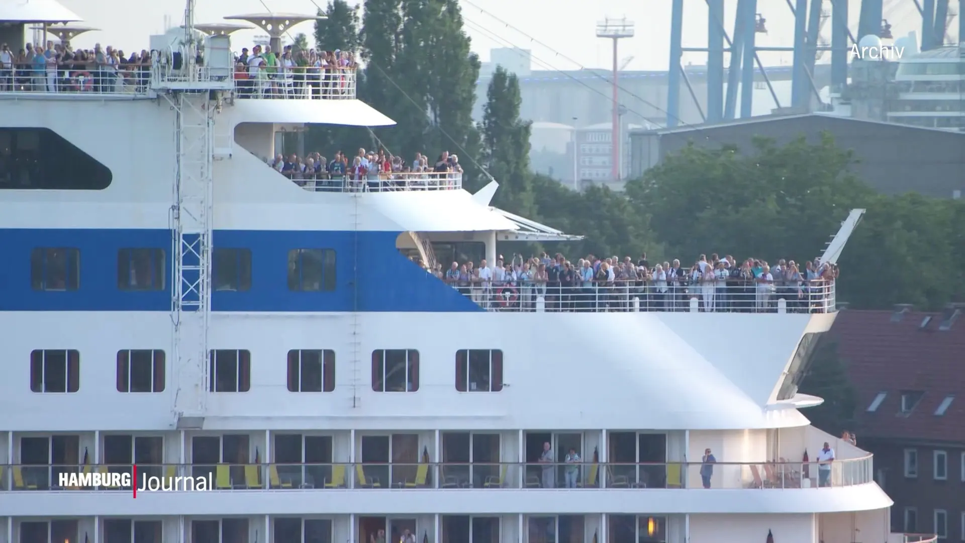 "Mein Schiff Relax" zum ersten Mal in Hamburg