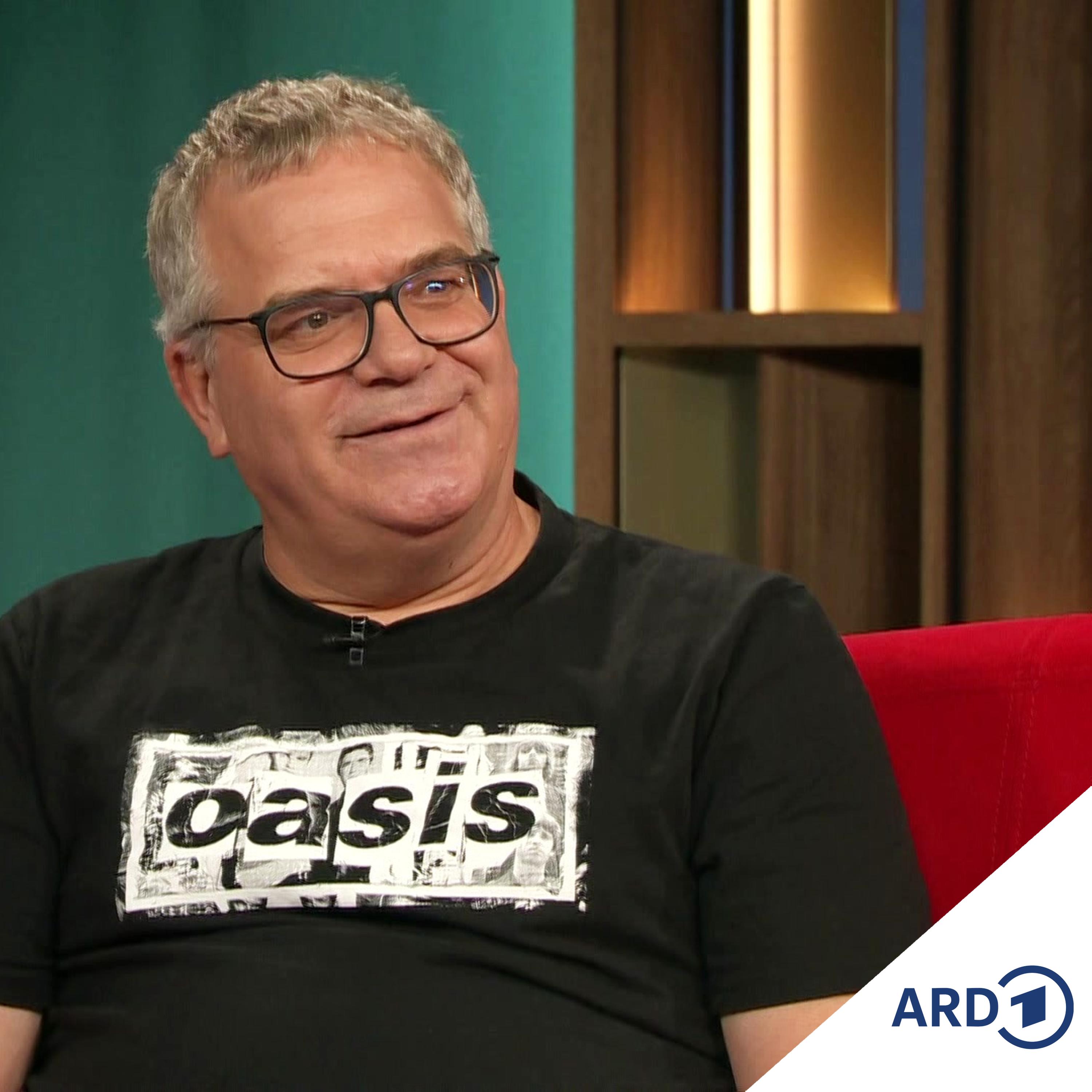 TV-Moderator und Entertainer Elton auf dem Roten Sofa