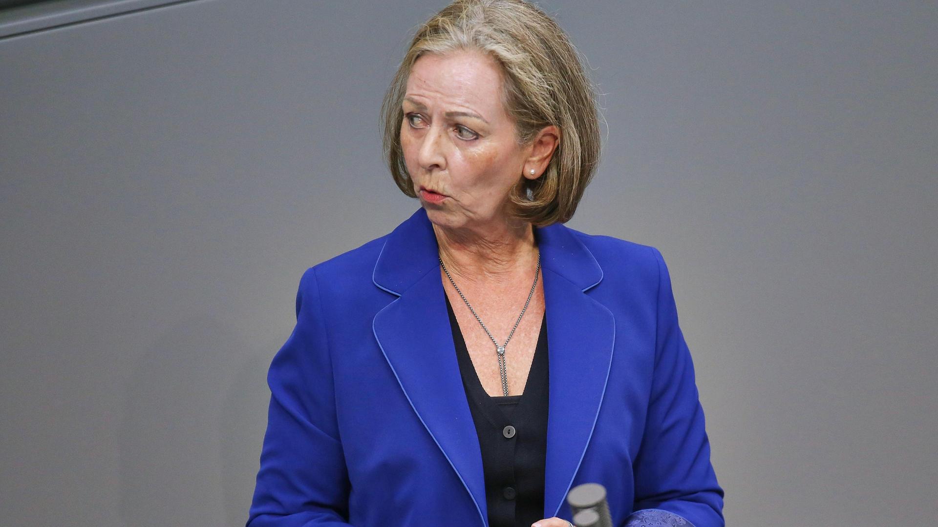 Martina Uhr von der AfD im Bundestag | picture alliance, dts-Agentur