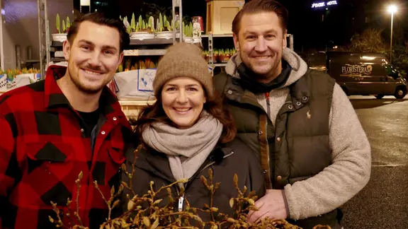 Auf dem Großmarkt um vier Uhr früh schon ansteckend gut gelaunt: Robin, Tessa und Guido.
