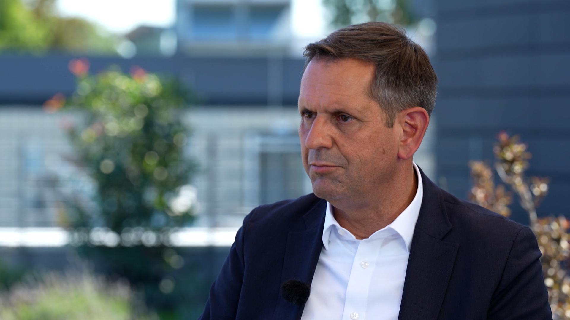 Olaf Lies (SPD) im Sommerinterview mit dem NDR.  | NDR