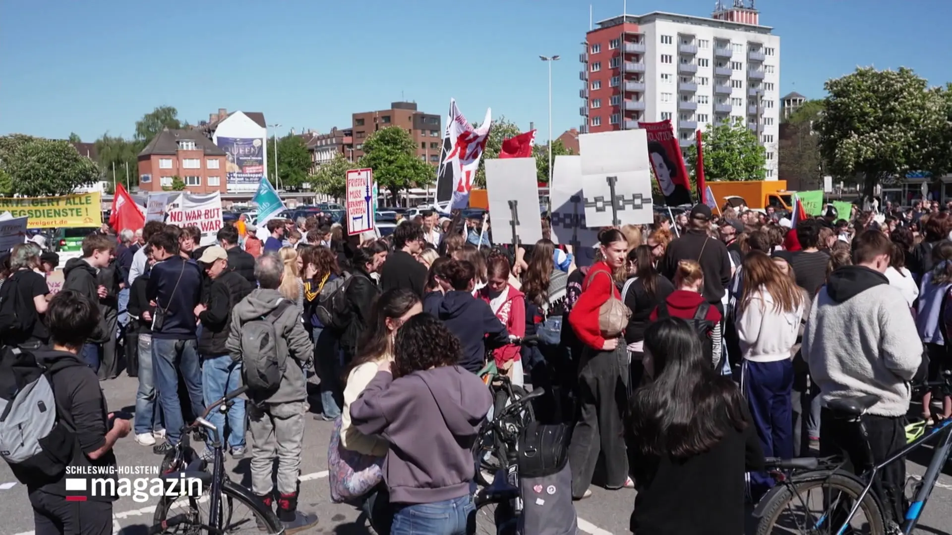 Hunderte Schüler demonstrieren gegen Wehrpflicht