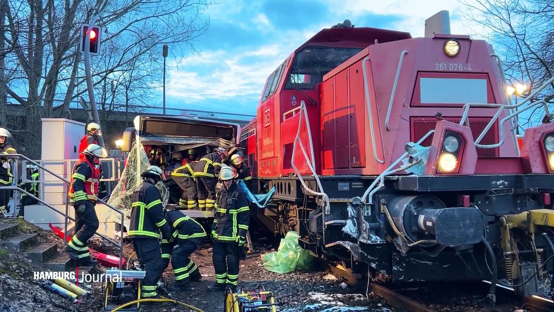 Schwerer Busunfall in Hamburg-Wilhelmsburg: Lok prallt mit HVV-Bus zusammen