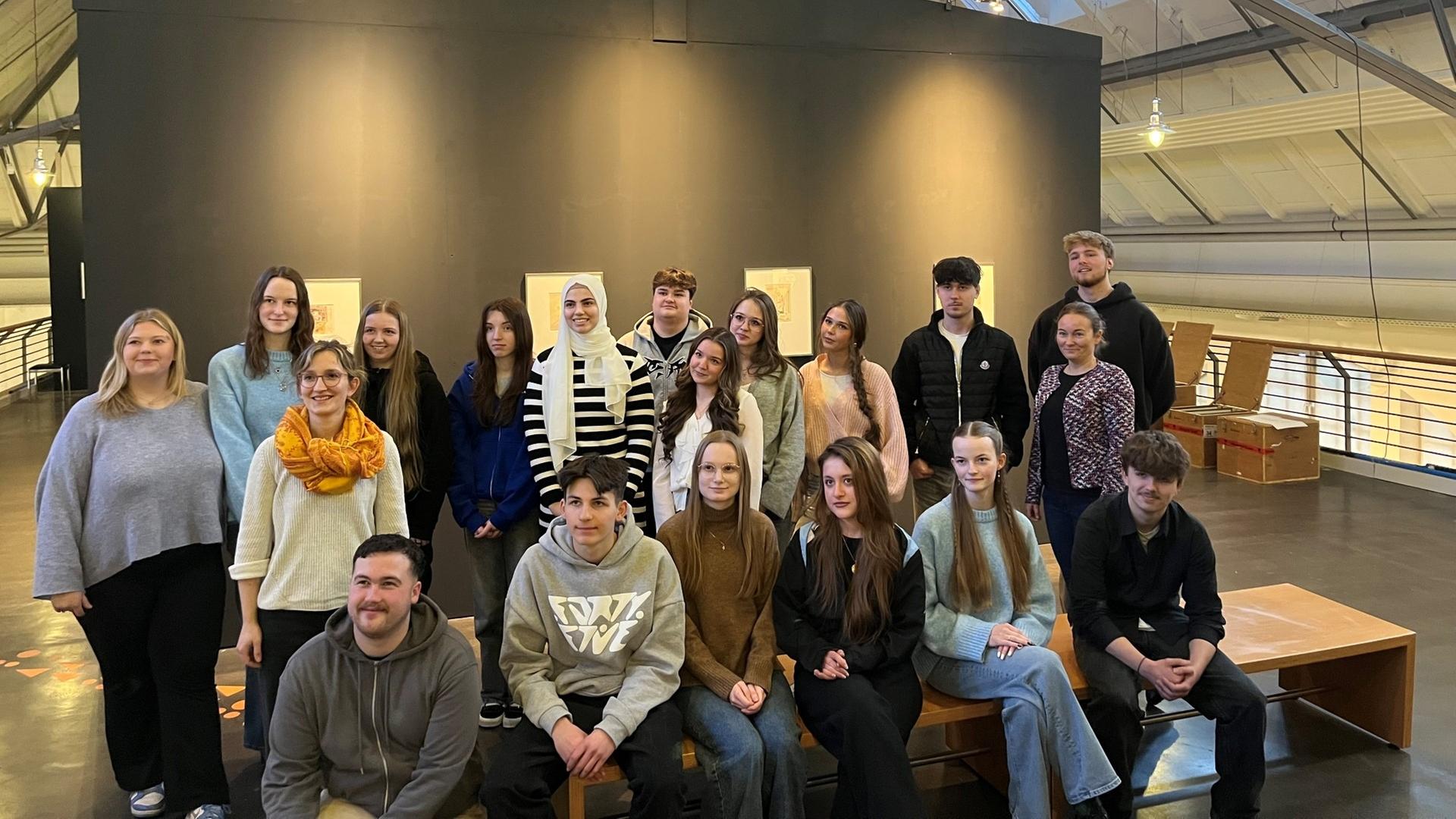 Eine Schulklasse vom Neuen Gymnasium Wilhelmshaven im Küstenmuseum | Frank Jakobs, NDR