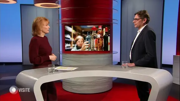 Moderatorin Vera Cordes im Gespräch mit Psychiater und Suchtexperte Prof. Jens Reimer