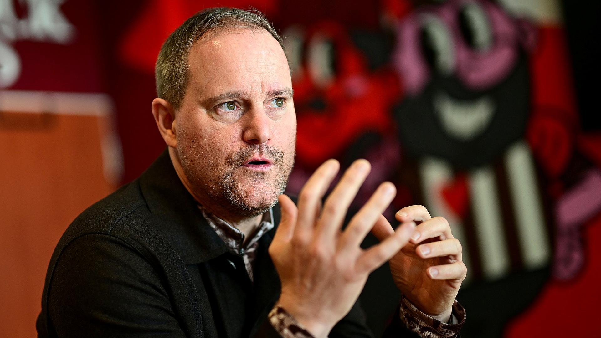 St. Paulis Präsident Göttlich zur WM: „Wünsche mir Meinung und Haltung“