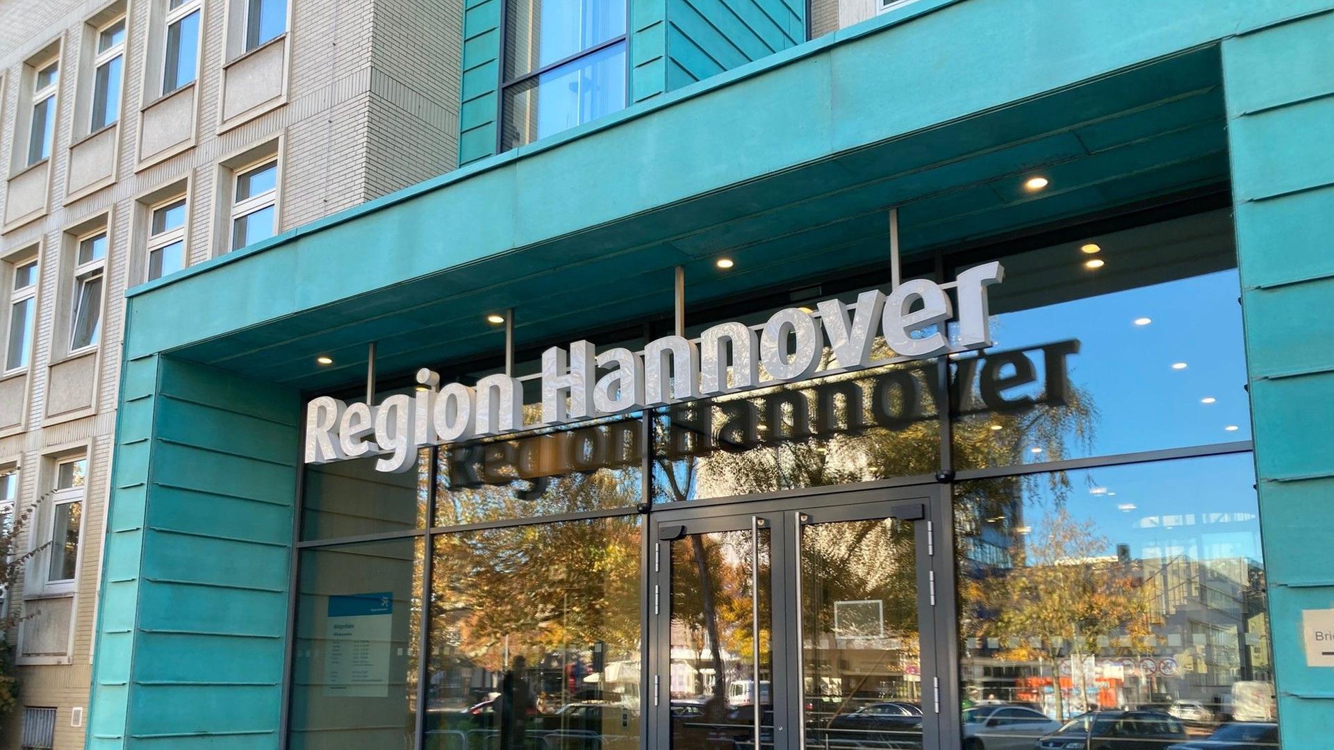 Eingang des Regionshauses Hannover. | Region Hannover, Carmen Pförtner
