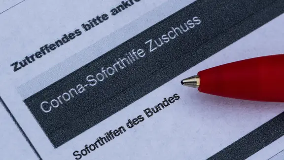 Auf einem Formular kann Corona-Soforthilfe beantragt werden.