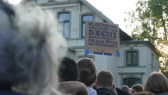 Teilnehmer bei der Demo für Lorenz in Oldenburg