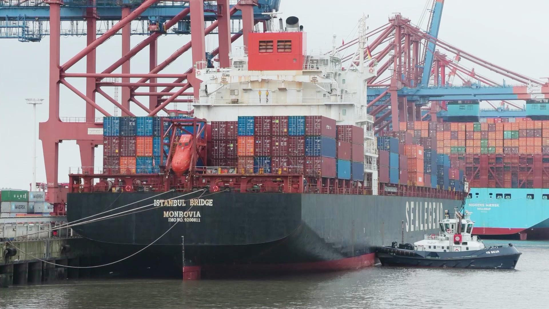 Frachter erreicht nach Nordostpassage den Hamburger Hafen