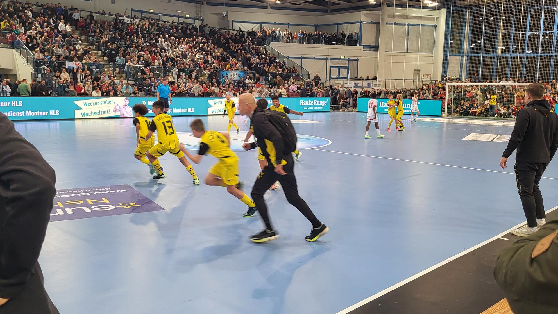 Nachwuchskicker zeigen ihr Können in Neubrandenburg