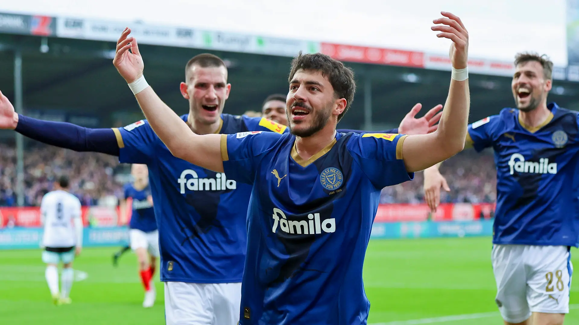Holstein Kiel fulminant: 3:0-Heimerfolg gegen Kaiserslautern