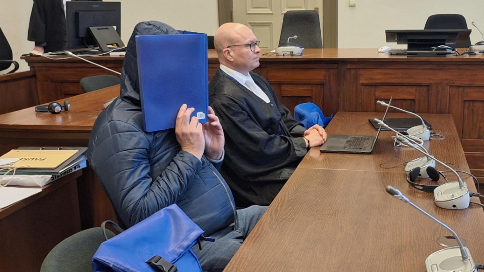 Falsche Atteste in der Corona-Zeit? Arzt in Hamburg vor Gericht