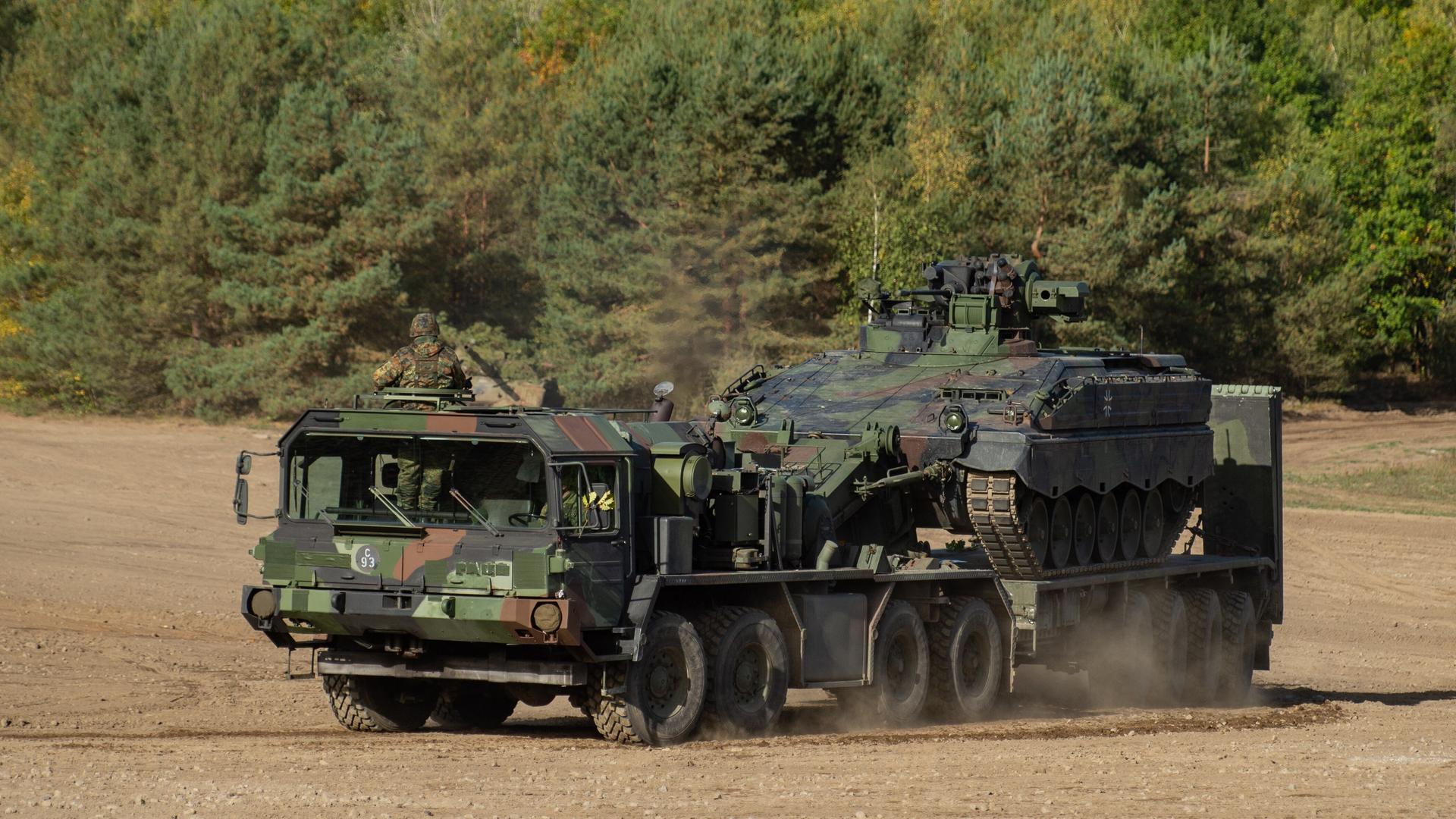 Der Schwerlasttransporter der Bundeswehr vom Typ 