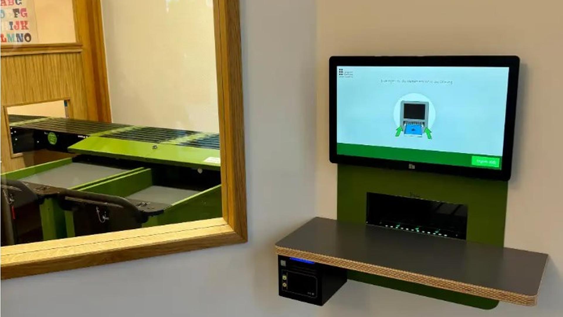 Stadtbibliothek Rostock: Rückgabeautomat eingerichtet