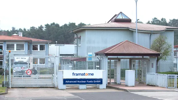 Blick auf ein Zugangstor vom Werk der Framatome - Advanced Nuclear Fuels GmbH in Lingen.