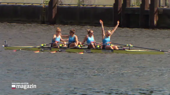 Frauen Doppel-Vierer jubelt beim Netz Cup 2025.