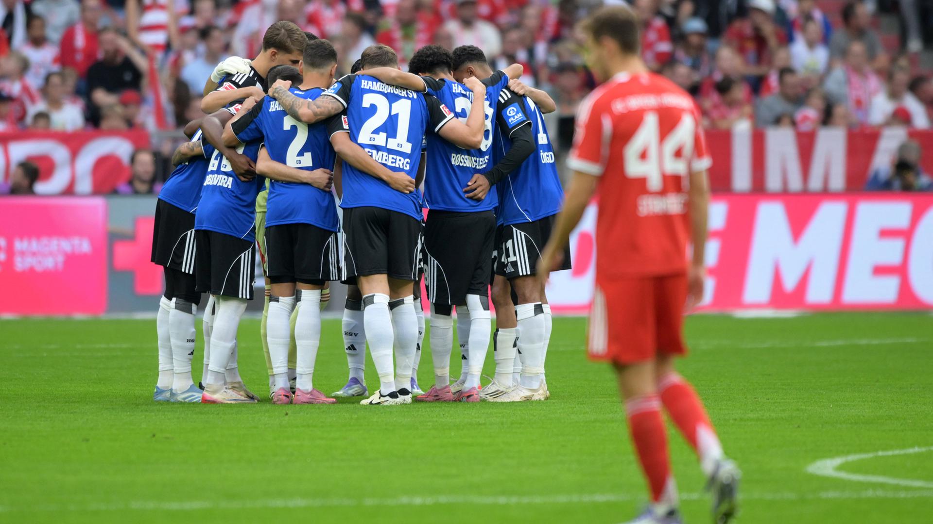 Die HSV-Spieler vor dem Spiel in München. | WITTERS