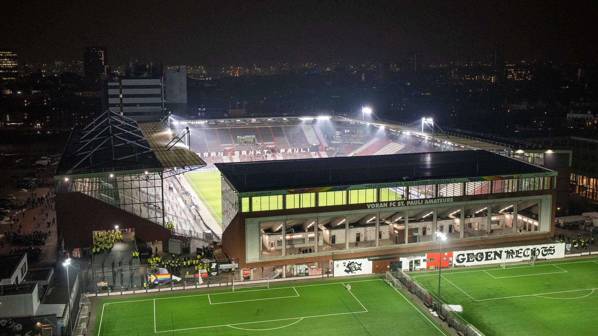 Jetzt live: St. Pauli bittet den HSV zum Stadtderby