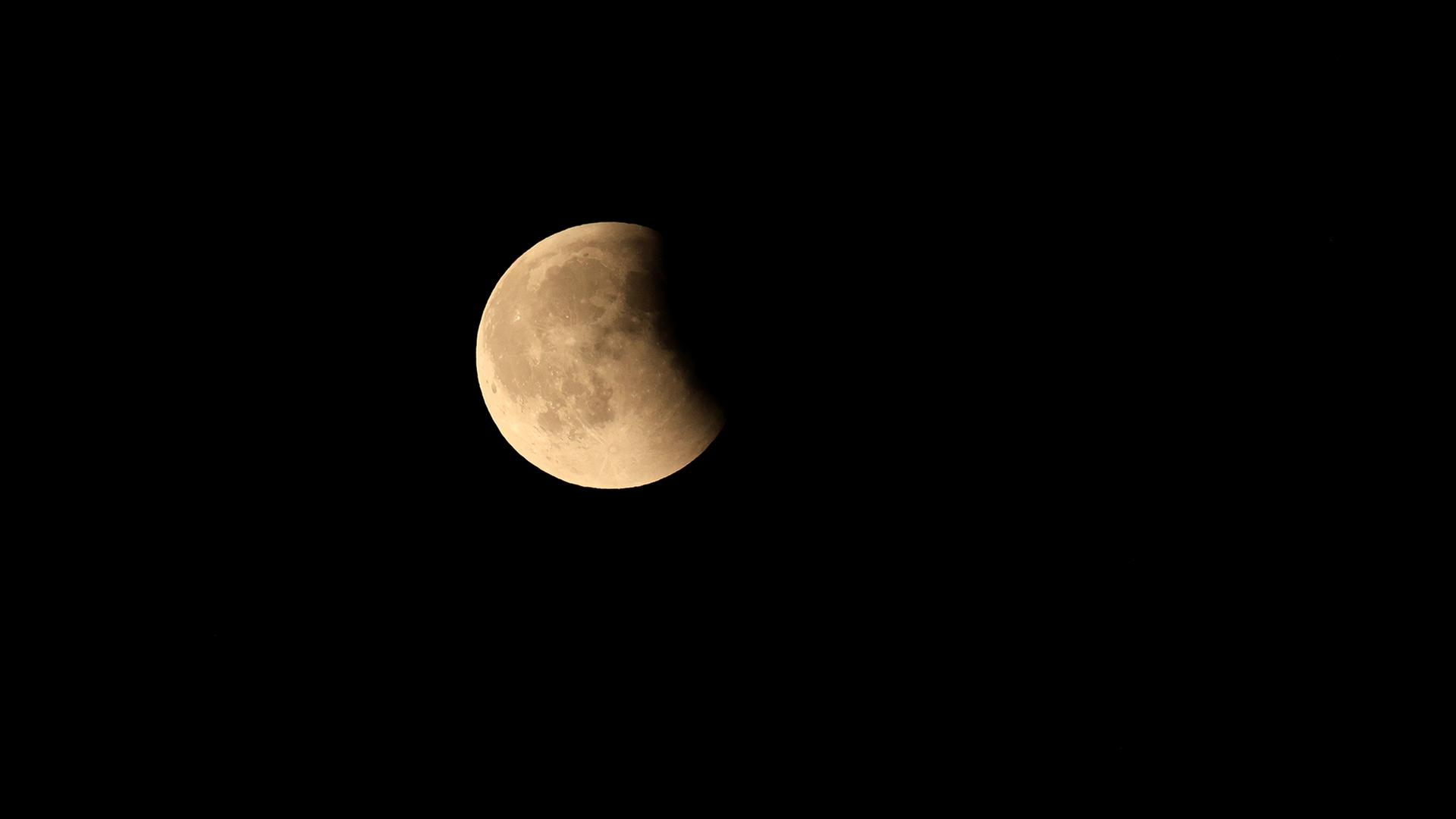 Mondfinsternis am Freitag: Wo sie in Hamburg gut zu sehen ist
