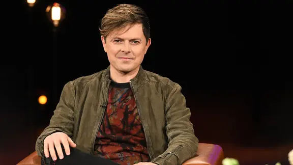 Die verbindende Kraft der Musik ist eine der vielen Spuren, der Michael Patrick Kelly auf seinem neuen Album folgt. | NDR Fernsehen/Uwe Ernst, Uwe Ernst Der Musiker Michael Patrick Kelly ist zu Gast in der NDR Talk Show am 19. November 2021.