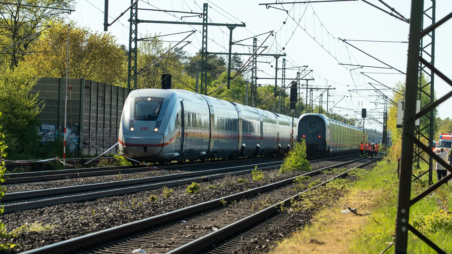 Blockierter ICE: 460 Bahnreisende bei Lüneburg evakuiert