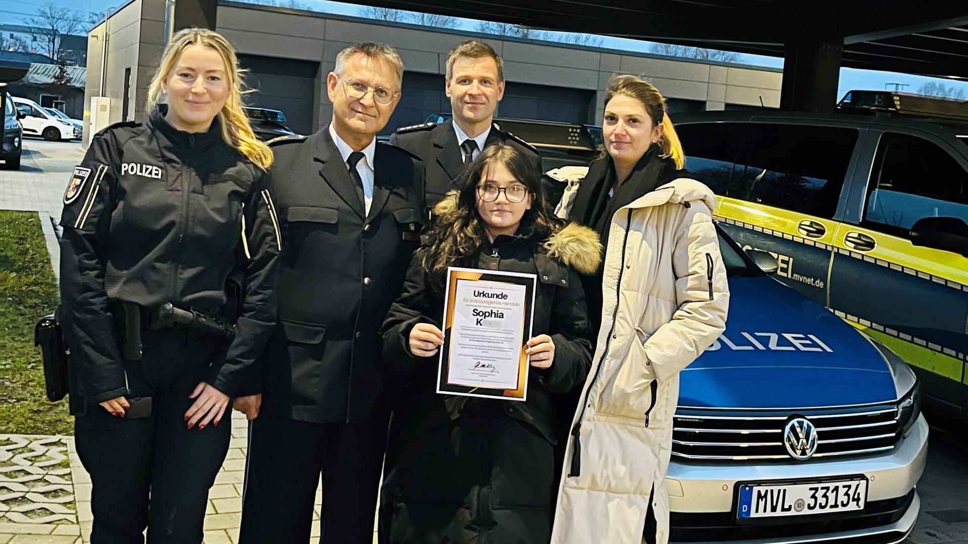 Zwölfjährige Stralsunderin für ihre Zivilcourage geehrt