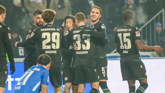 Hannover 96 siegt bei Titz-Rückkehr nach Magdeburg | ndr.de