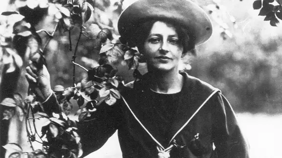 Gräfin Franziska zu Reventlow im Jahr 1895
