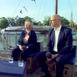 Moderator Stefan Leyh im Gespräch mit Prof. Anette Sosna, Prorektorin der Universität Greifswald, und Prof. Thomas Klinger, Direktor des Max-Planck-Instituts für Plasmaphysik in Greifswald, im Hafen von Greifswald.