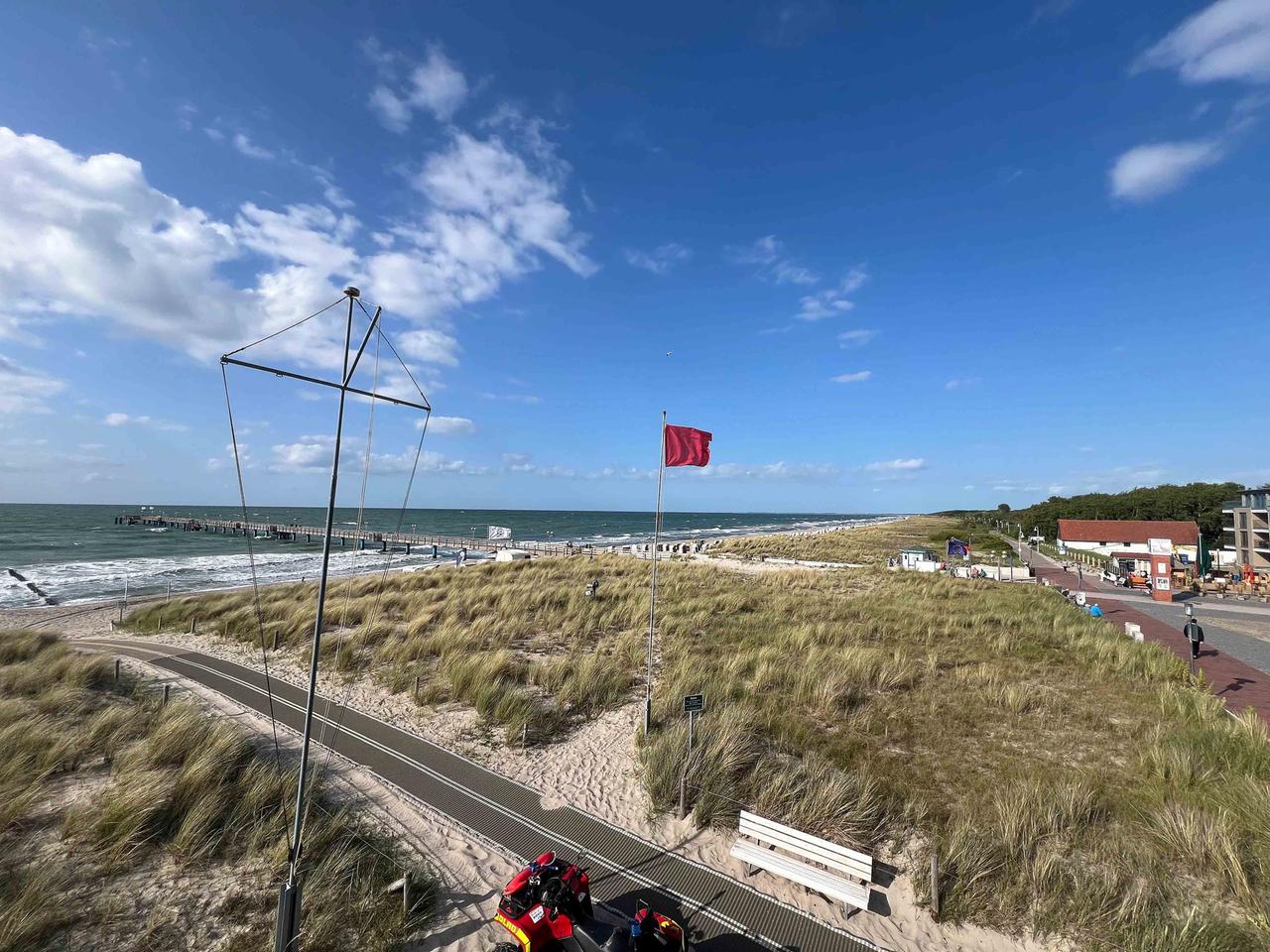 Rettungseinsatz in Graal-Müritz: Junge klammert sich an Buhne | ndr.de