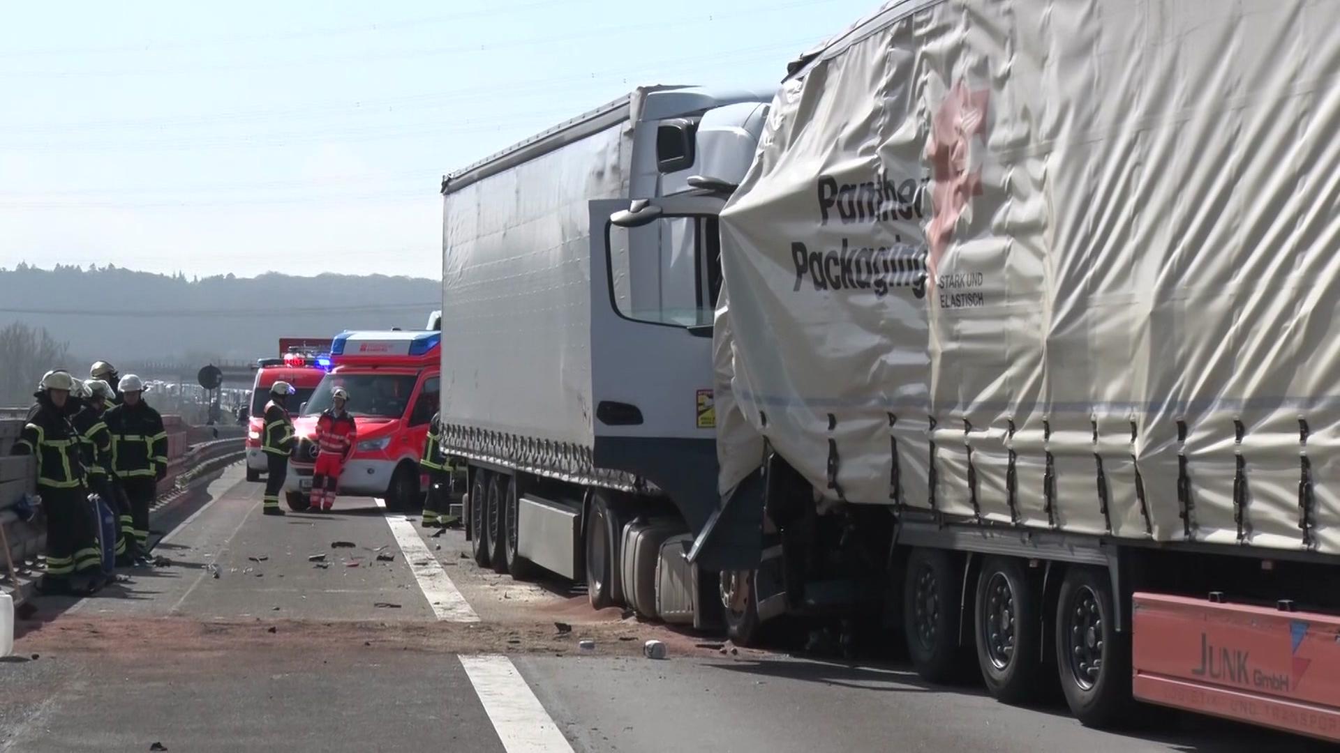 A7 bei Hamburg: Lkw-Unfall zwischen Moorburg und Waltershof