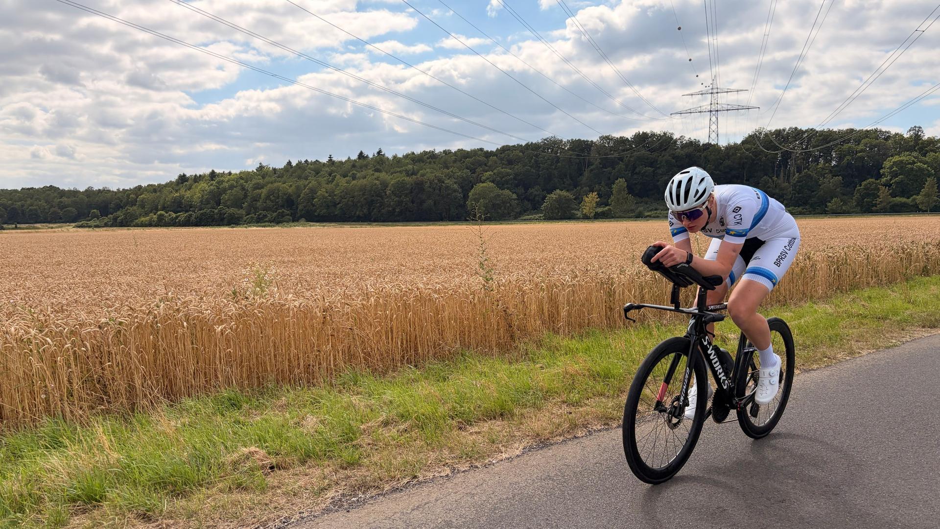 Europameisterin im Para-Cycliung Zeitfahren Marie Quellhorst im Training | NDR, Emil Stock