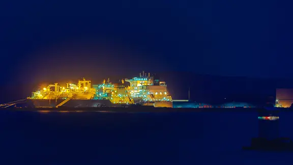 Im Industriehafen Mukran auf Rügen ist seit dem 2. September 2024 das Energie-Terminal Mukran im Regelbetrieb.