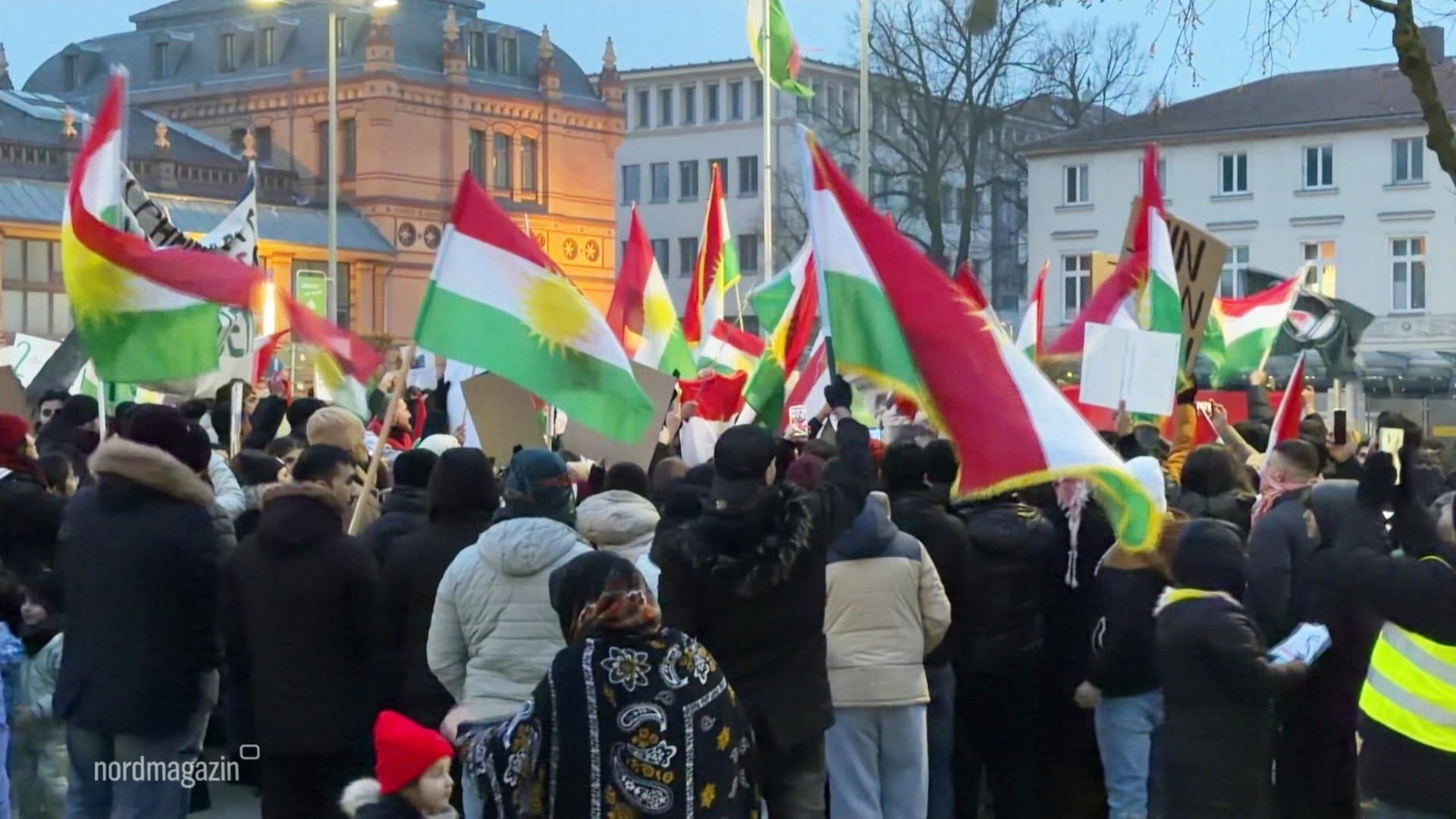 Schwerin: Kurden demonstrieren gegen Situation in Syrien