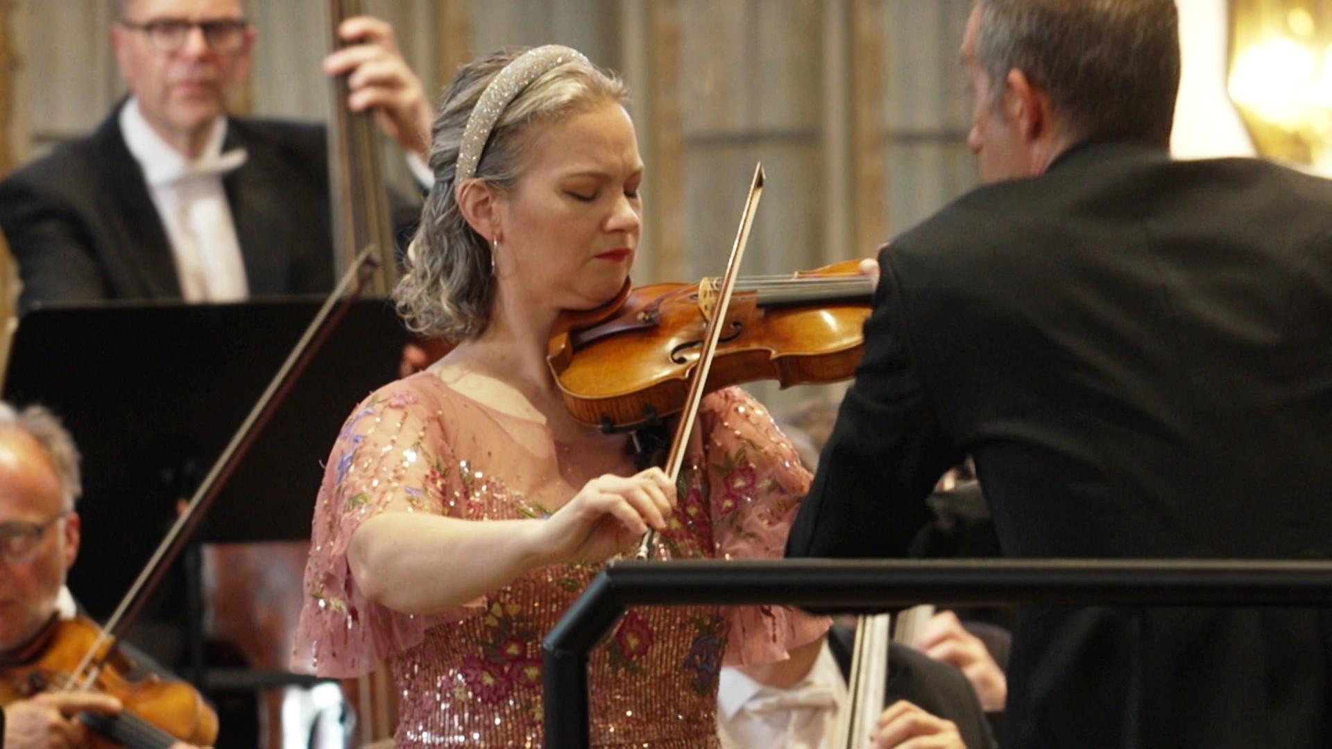 Die Geigerin Hilary Hahn bei einem Auftritt. | Screenshot