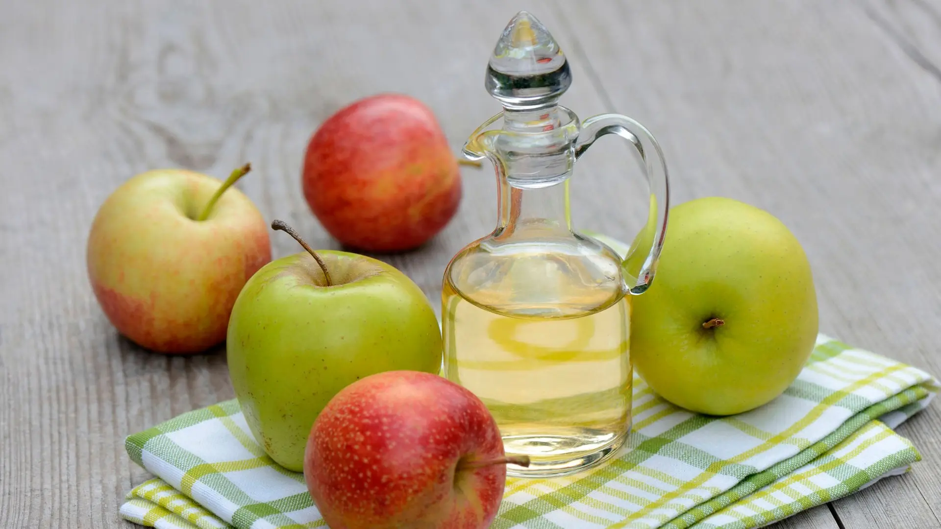 Apfelessig: Wie gesund ist er und soll man ihn trinken? | ndr.de