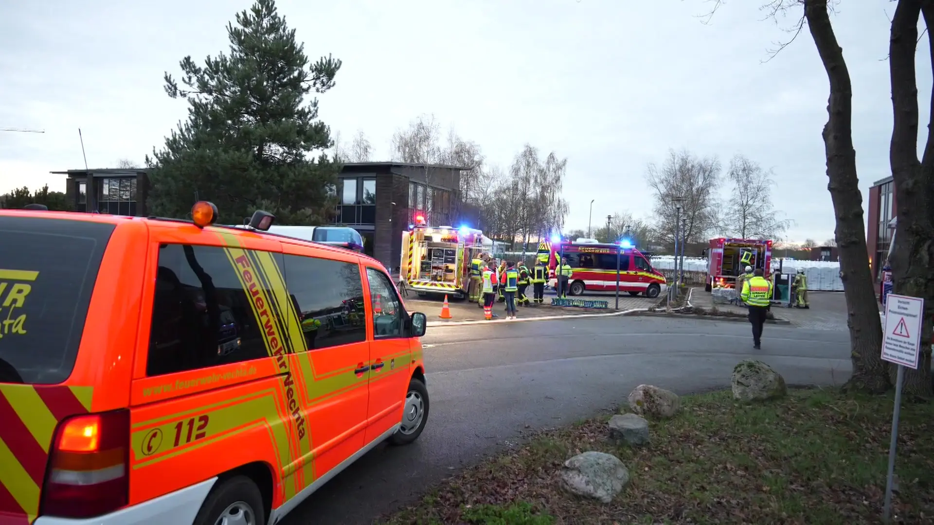 Vechta: Brand in Torf-Betrieb - Maschinen in Flammen