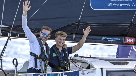 Lennart Burke (l.) und Melwin Fink auf ihrer "Next Generation Boating Around the World"