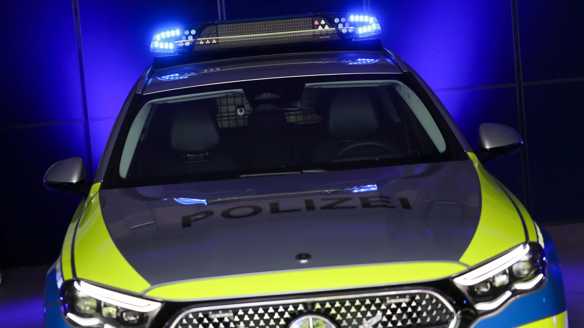 Streifenwagen der Hamburger Polizei bekommen dauerhaftes Blaulicht