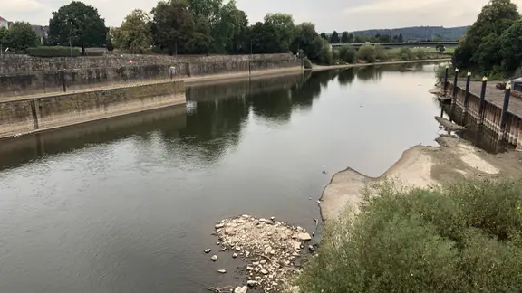 In der Oberweser bei Hameln herrscht Niedrigwasser.