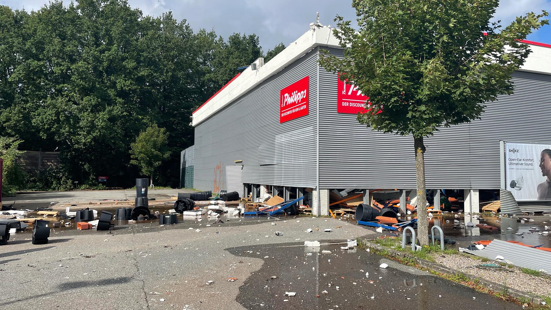 Neumünster: Dach von Schnäppchenmarkt teilweise eingestürzt