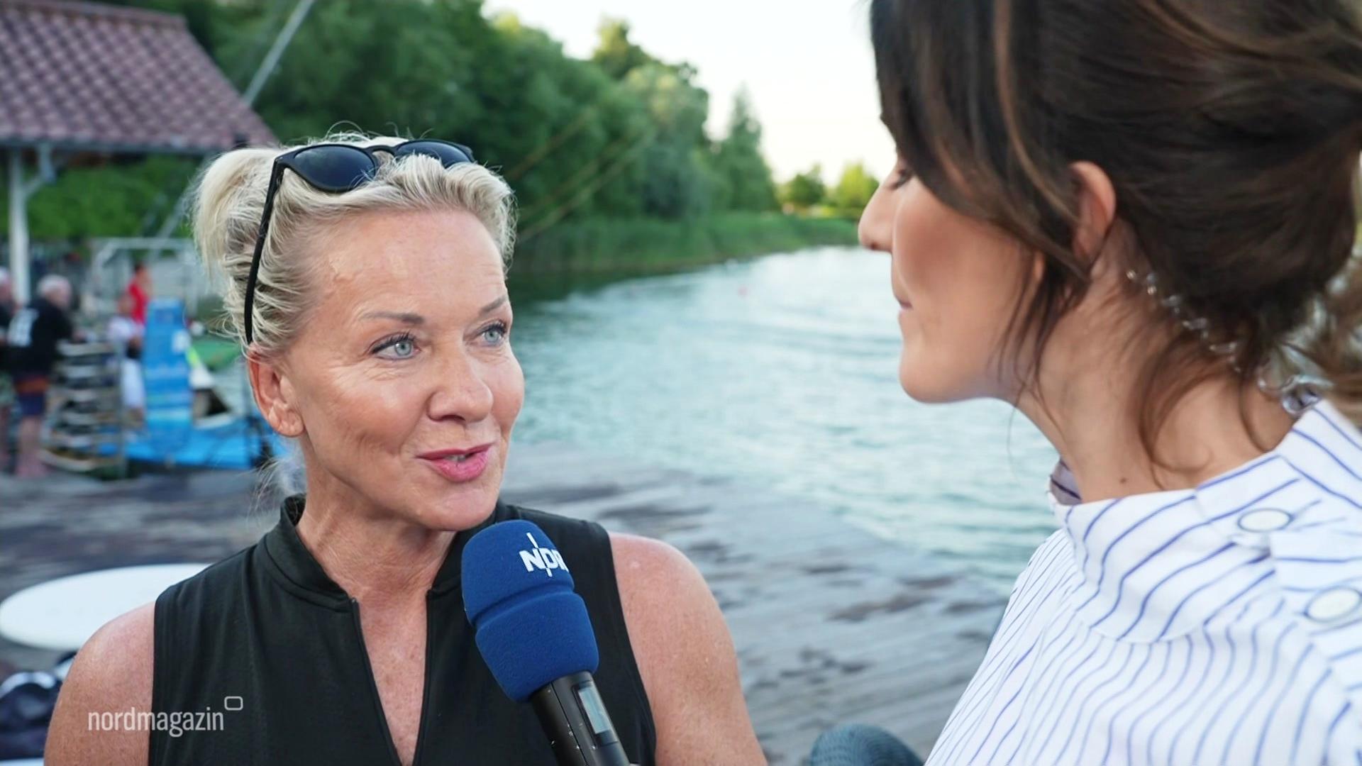 Brita Schipner spricht mit Frauke Rauner. | Screenshot