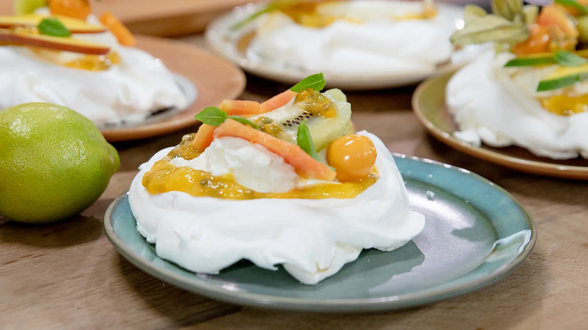 Pavlova mit exotischen Früchten | ndr.de