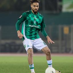 Mikail Polat aus dem Verein Werder Bremen spielt Fußball.