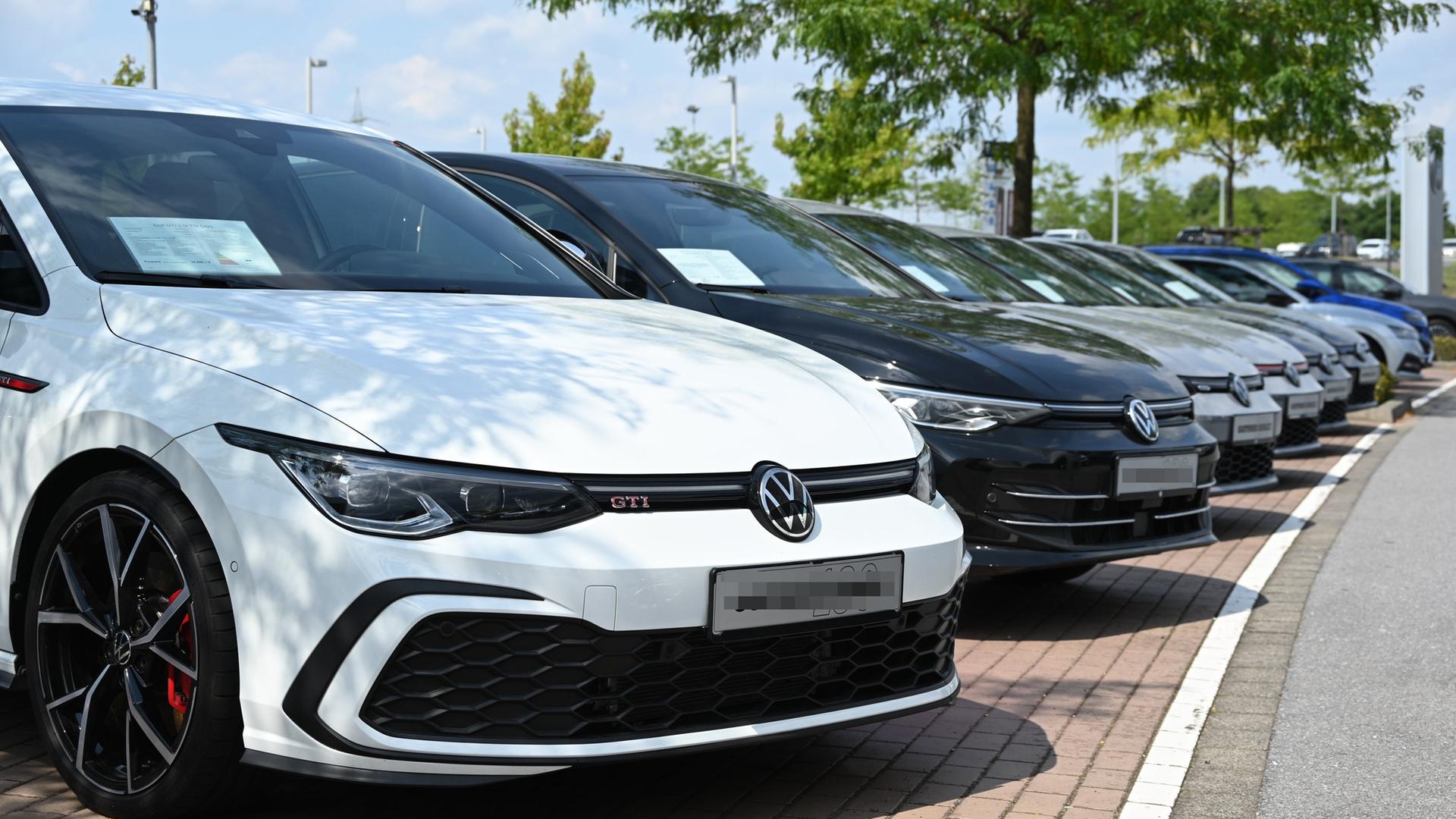Verschiedene Volkswagen-Modelle stehen auf einem Parkplatz | picture alliance / dpa, Malte Ossowski/Sven Simon