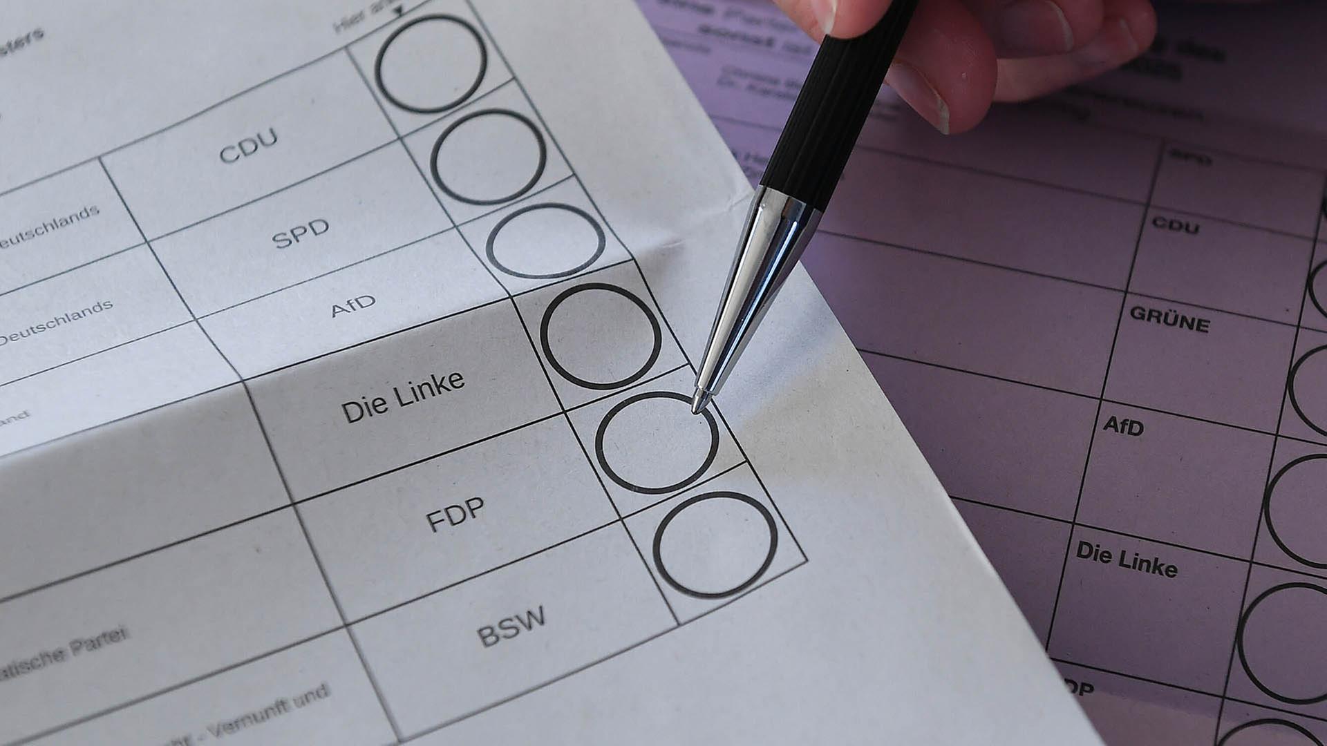 Symbolbild: Ein Stimmzettel bei einer Kommunalwahl | picture alliance/dpa/Revierfoto | Revierfoto